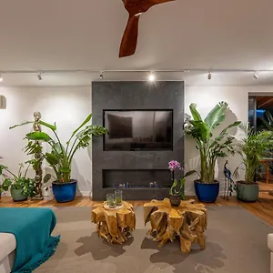  Villa Barcelona's Tropical Oasis